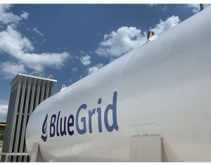 Blue Grid: Το Μάρτιο ξεκινά τη λειτουργία του το πρώτο Δίκτυο Πρατηρίων LNG για Φορτηγά και Λεωφορεία