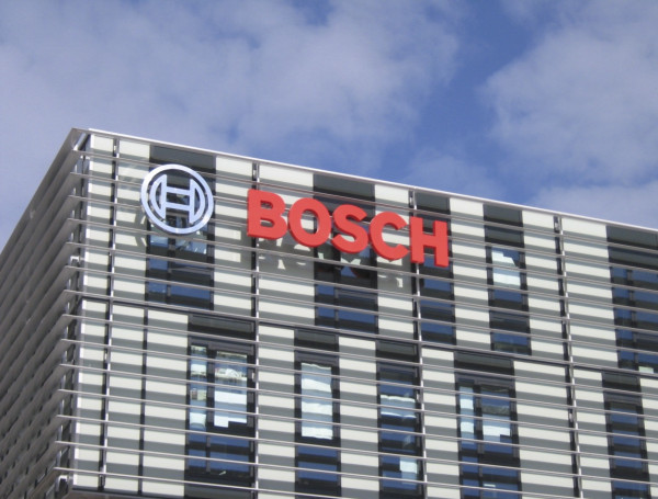 Bosch: Εγκαινιάζει εφαρμογή που δίνει πρόσβαση στους οδηγούς ηλεκτρικών οχημάτων σε 150.000 σημεία φόρτισης