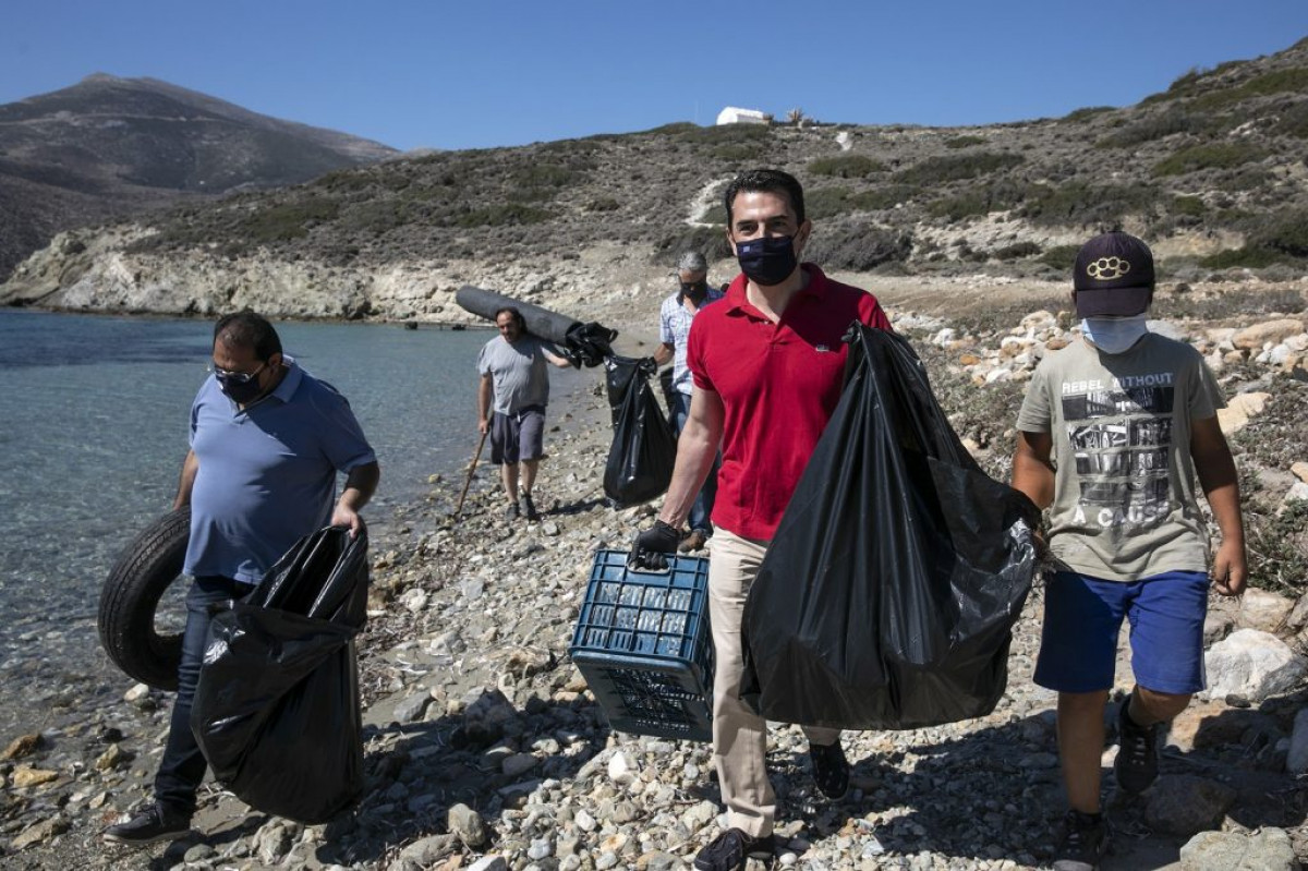 Κώστας Σκρέκας: «Από σήμερα είμαστε δίπλα στους ψαράδες της Αμοργού για την προστασία των θαλασσών και των ακτών μας»