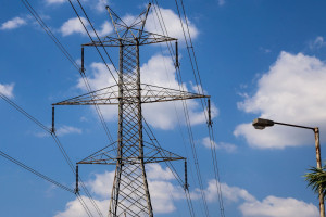 Ρεύμα: Στη μέγγενη η εξαγγελία για μείωση 30% – Αέριο και πετρέλαιο αλλάζουν την εξίσωση