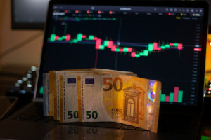 Γιάννης Τριήρης: Εμφύλιος στην κυβέρνηση, λιμός στην κοινωνία