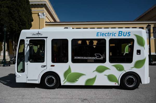 Δήμος Περιστερίου: Παραδόθηκαν τα πρώτα πέντε ηλεκτρικά λεωφορεία της ΒYD