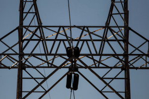 ΕΒΙΚΕΝ: Στρεβλώσεις στη χονδρεμπορική αγορά οδηγούν σε αυξημένες τιμές ρεύματος – Ζητά παρέμβαση της ΡΑΑΕΥ