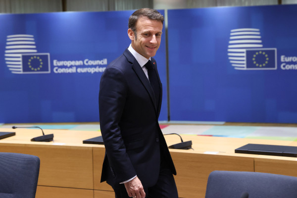 Γιάννης Τριήρης: Έτοιμος να πάθει … Μακρόν ο Μητσοτάκης