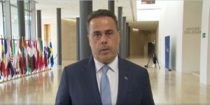 Παπασταύρου: Σε έναν κόσμο που ολοένα και περισσότερο διχάζεται, η Ευρώπη πρέπει να ενώσει δυνάμεις για να γκρεμίσει το “τείχος” της ενεργειακής ανισότητας