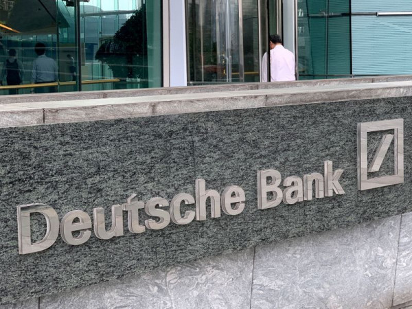 Deutsche Bank: Αυστηροποιεί την πολιτική δανεισμού στη βιομηχανία ορυκτών καυσίμων
