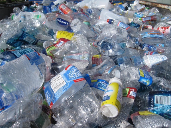 Κομισιόν: Έκκληση υπέρ παγκόσμιας συνθήκης κατά της ρύπανσης από πλαστικά