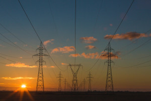 Ηλεκτρική Ενέργεια: Μείωση ζήτησης για τρίτο συνεχόμενο μήνα, σε πτώση και η χονδρεμπορική τιμή