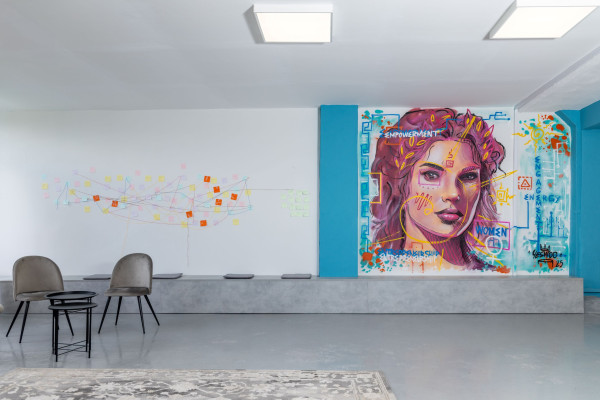HELLENiQ ENERGY: Ολοκληρώθηκε η επέκταση του WEHub – Female Empowerment Hub του ΣΕΓΕ, στη Θεσσαλονίκη