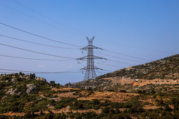 Λογαριασμοί ρεύματος: Ανεβάζει στροφές ο ανταγωνισμός στα διζωνικά τιμολόγια