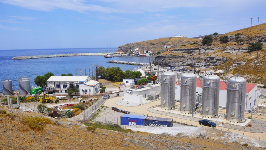 Με τον άνεμο και τον ήλιο ζεσταίνεται πλέον ο Άη Στράτης – Ξεκίνησε η λειτουργία της τηλεθέρμανσης στο πράσινο νησί του Βορείου Αιγαίου