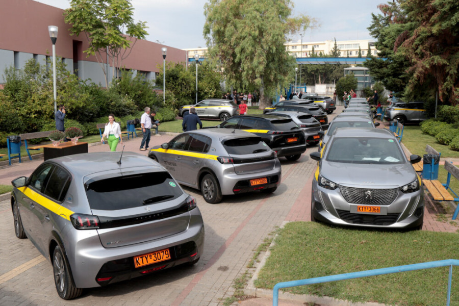 Περιφέρειας Αττικής: Με 42 καινούρια ηλεκτροκίνητα οχήματα προμηθεύονται οι ελεγκτικές υπηρεσίες