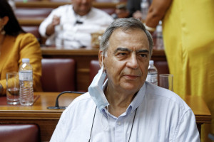 Νίκος Χριστοδουλάκης: Αθρόες παροχές, χωρίς στρατηγική