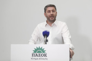 Προς ανασύνθεση το πολιτικό σύστημα- Μοχλός των εξελίξεων το ΠΑΣΟΚ- Ραγδαίες εξελίξεις