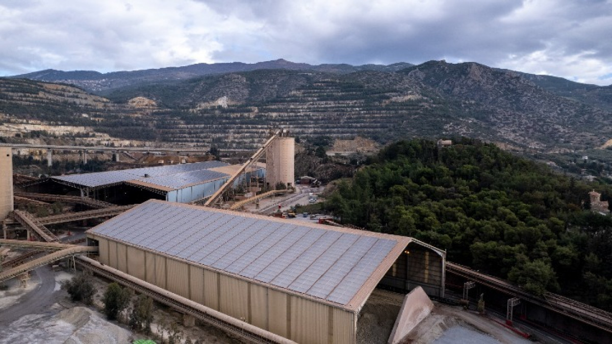 ΗΡΑΚΛΗΣ: Σε λειτουργία ο φωτοβολταϊκός σταθμός στο εργοστάσιο του Βόλου