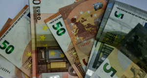 Επίδομα ρεύματος: Αλλάζουν οι δικαιούχοι και τα κριτήρια για τα 600 ευρώ