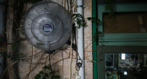 Κλιματιστικό vs ανεμιστήρα: Πόσο καίνε, tips για εξοικονόμηση ενέργειας