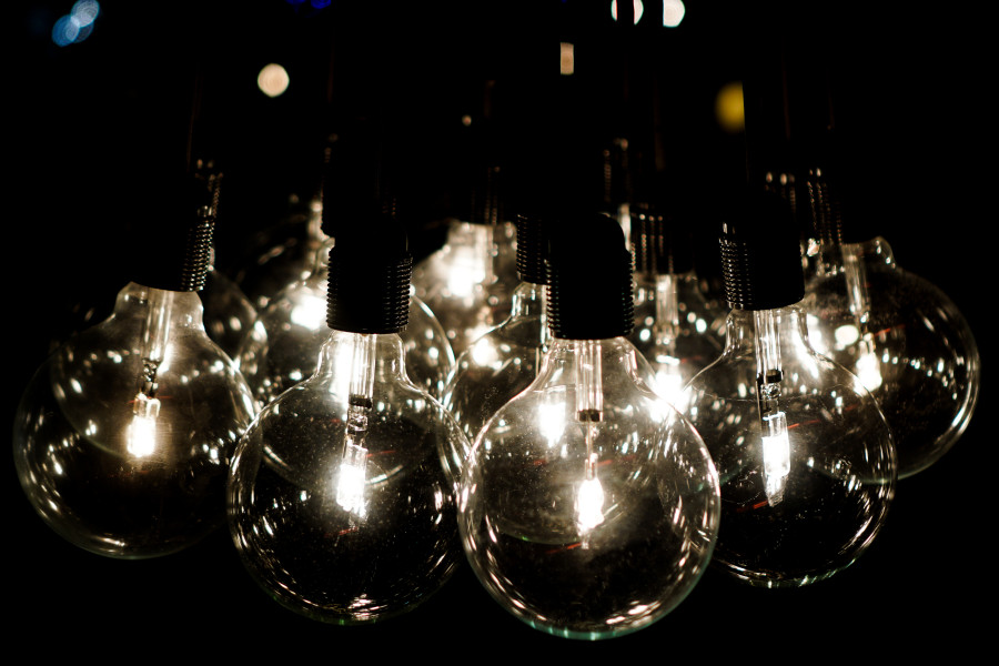 Ηλεκτρισμός: Οριακή πτώση της ζήτησης τον Οκτώβριο- Πώς μοιράζεται η «πίτα» της λιανικής