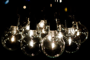 Ηλεκτρισμός: Οριακή πτώση της ζήτησης τον Οκτώβριο- Πώς μοιράζεται η «πίτα» της λιανικής