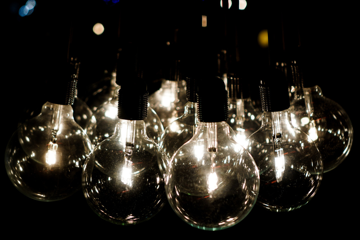 Ηλεκτρισμός: Οριακή πτώση της ζήτησης τον Οκτώβριο- Πώς μοιράζεται η «πίτα» της λιανικής