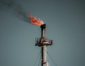 Οι τιμές του πετρελαίου αυξάνονται καθώς ο υπουργός Ενέργειας της Σαουδικής Αραβίας απειλεί όσους σορτάρουν
