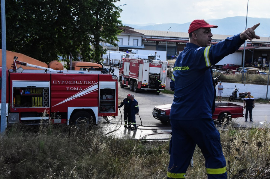 Αίσιο τέλος με την πυρκαγιά στην Ψάθα Αττικής