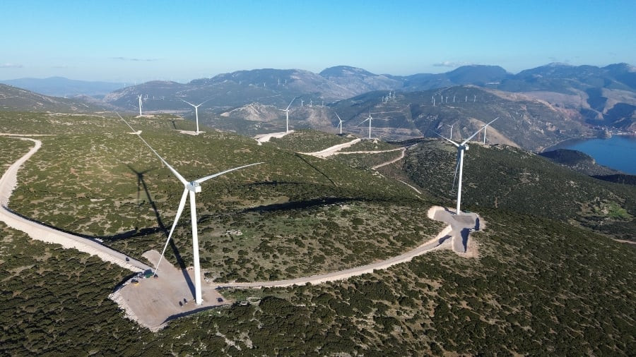 Όμιλος ΔΕΗ: Ολοκληρώθηκε η κατασκευή αιολικού πάρκου 36 MW στη Φωκίδα