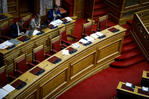 «Μπαράζ» τροπολογιών από τον ΣΥΡΙΖΑ στο νομοσχέδιο για τις ΑΠΕ