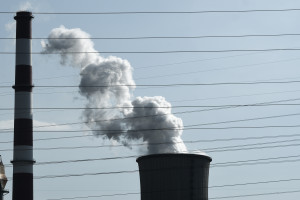 IEA: Η πορεία προς τις μηδενικές καθαρές εκπομπές άνθρακα απαιτεί περισσότερα χρήματα και λιγότερη πολιτική