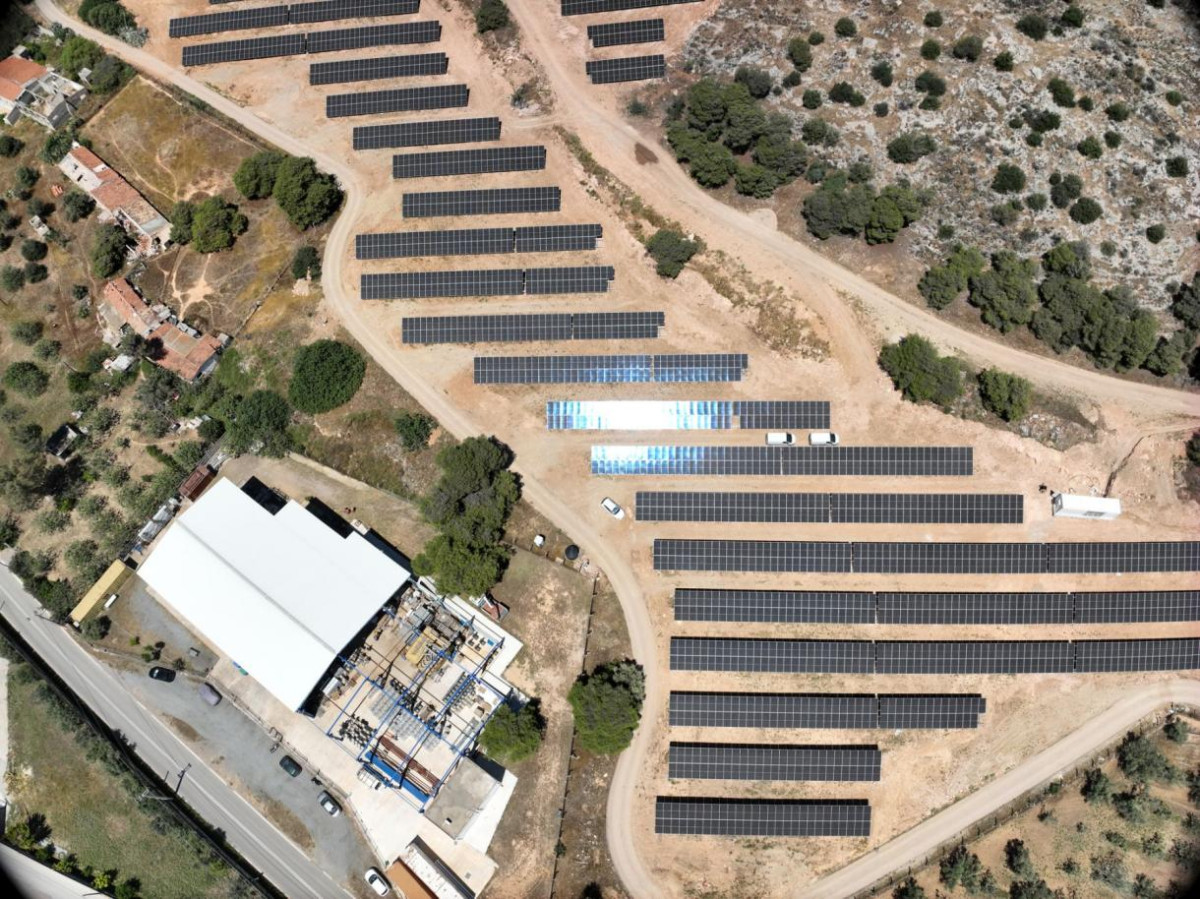 HELLENiQ ENERGY: Δημιουργία του πρώτου Φ/Β σταθμού αυτοπαραγωγής στη Βιομηχανική Εγκατάσταση Μεγαρέων