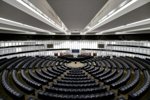 Ευρωκοινοβούλιο: Μέτρα για τη στήριξη των ενεργοβόρων βιομηχανιών