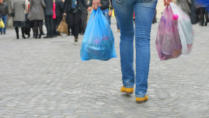 Έρευνα ΙΕΛΚΑ: Σημαντική η μείωση της πλαστικής σακούλας, αλλά όχι ακόμα επαρκής