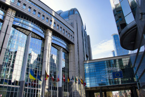 Κομισιόν για δηλώσεις Τραμπ ότι εξετάζει τη μείωση των εξαγωγών ντίζελ - Ανησυχία και διαβουλεύσεις με την αμερικανική πλευρά