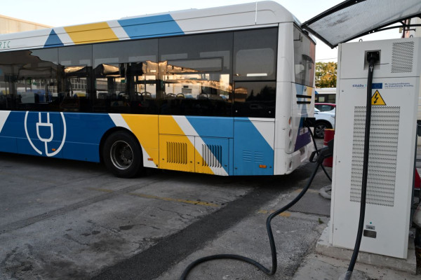 Υπουργείο Μεταφορών: Πλήρης ανανέωση στόλου με 1.700 σύγχρονα λεωφορεία στις συγκοινωνίες