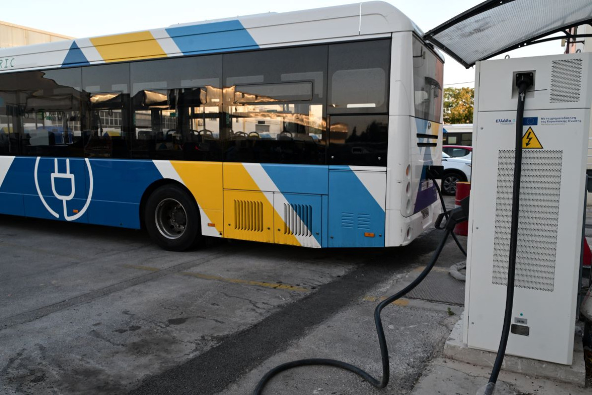 Υπουργείο Μεταφορών: Πλήρης ανανέωση στόλου με 1.700 σύγχρονα λεωφορεία στις συγκοινωνίες