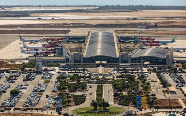 Αναζητούνται επενδυτές για τα δύο φωτοβολταϊκά πάρκα στα αεροδρόμια Λάρνακας και Πάφου