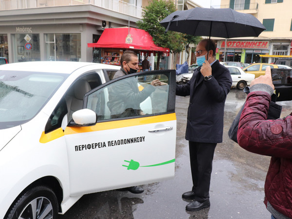 Συχνότερη χρήση των ηλεκτροκίνητων οχημάτων από τις υπηρεσίες της Περιφέρειας, “επιβάλλεται μείωση δαπανών καυσίμων κίνησης” σημειώνει ο περιφερειάρχης Π. Νίκας