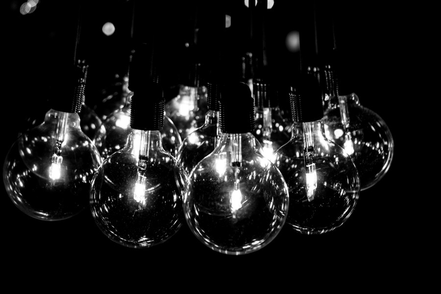 Λουκέτα και αυξήσεις τιμών φέρνει η εξαίρεση των επαγγελματιών από τις επιδοτήσεις Αυγούστου