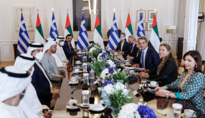 Συνάντηση Μητσοτάκη με τον Σεΐχη Mohamed bin Zayed Al Nahyan: Στο «τραπέζι» ενέργεια και επενδύσεις